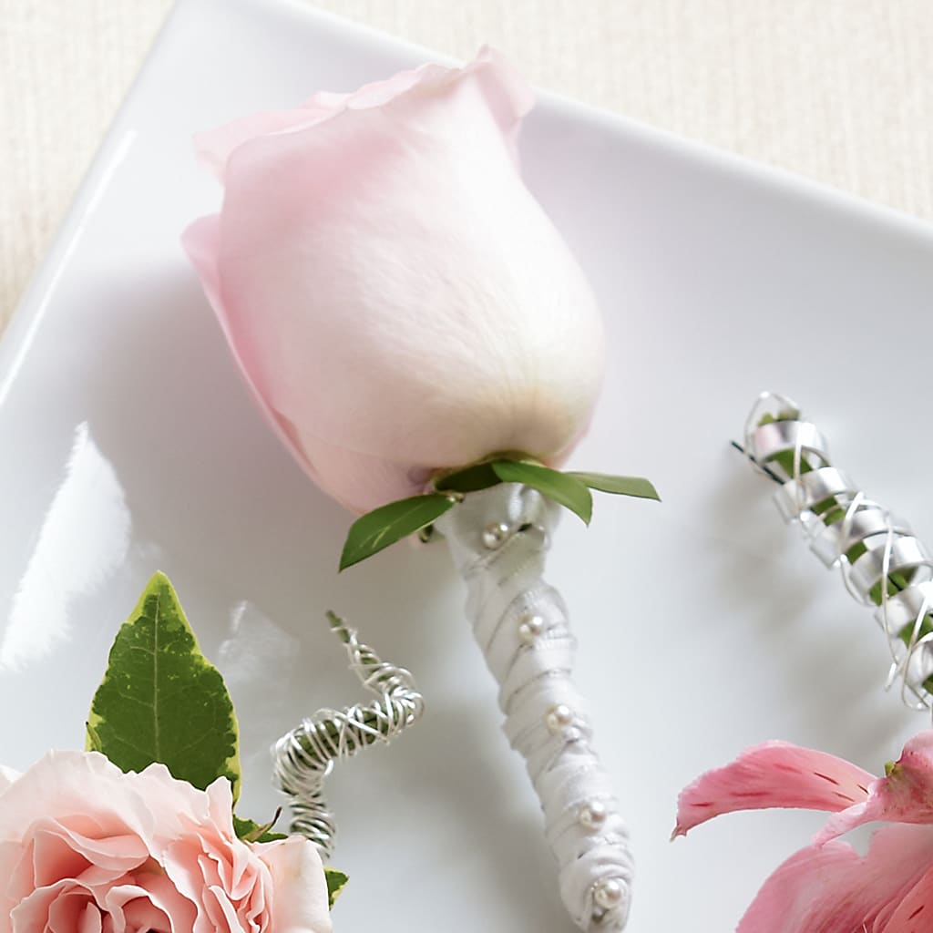 Pink Rose Boutonniere – ANITA'S FLOWERS AND ICE CREAM LLC, Passaic NJ