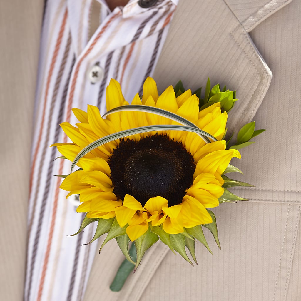 Free Spirit Boutonniere – ANITA'S FLOWERS AND ICE CREAM LLC, Passaic NJ