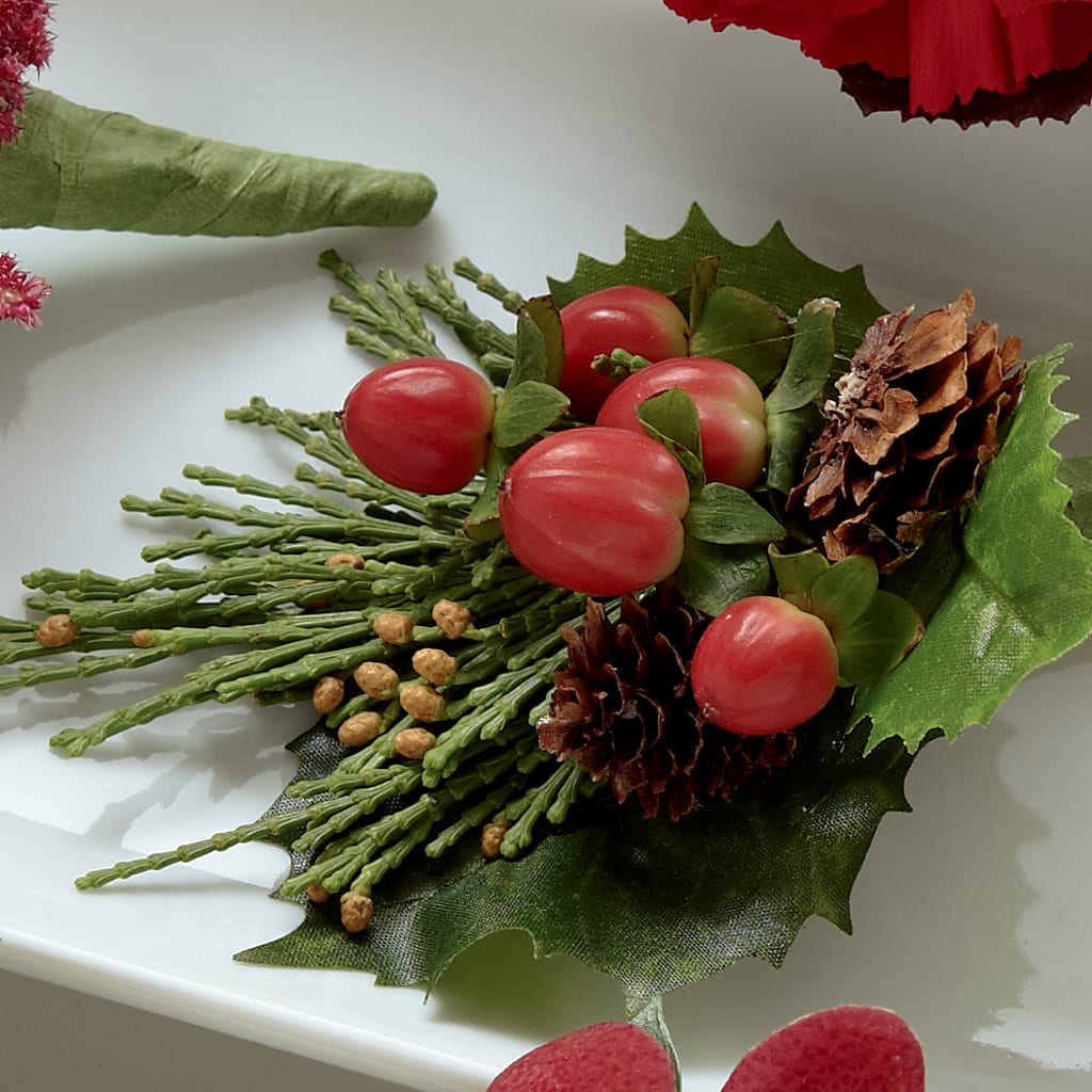 Red Berry Boutonniere – ANITA'S FLOWERS AND ICE CREAM LLC, Passaic NJ