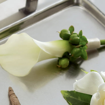 White Calla Boutonniere – ANITA'S FLOWERS AND ICE CREAM LLC, Passaic NJ